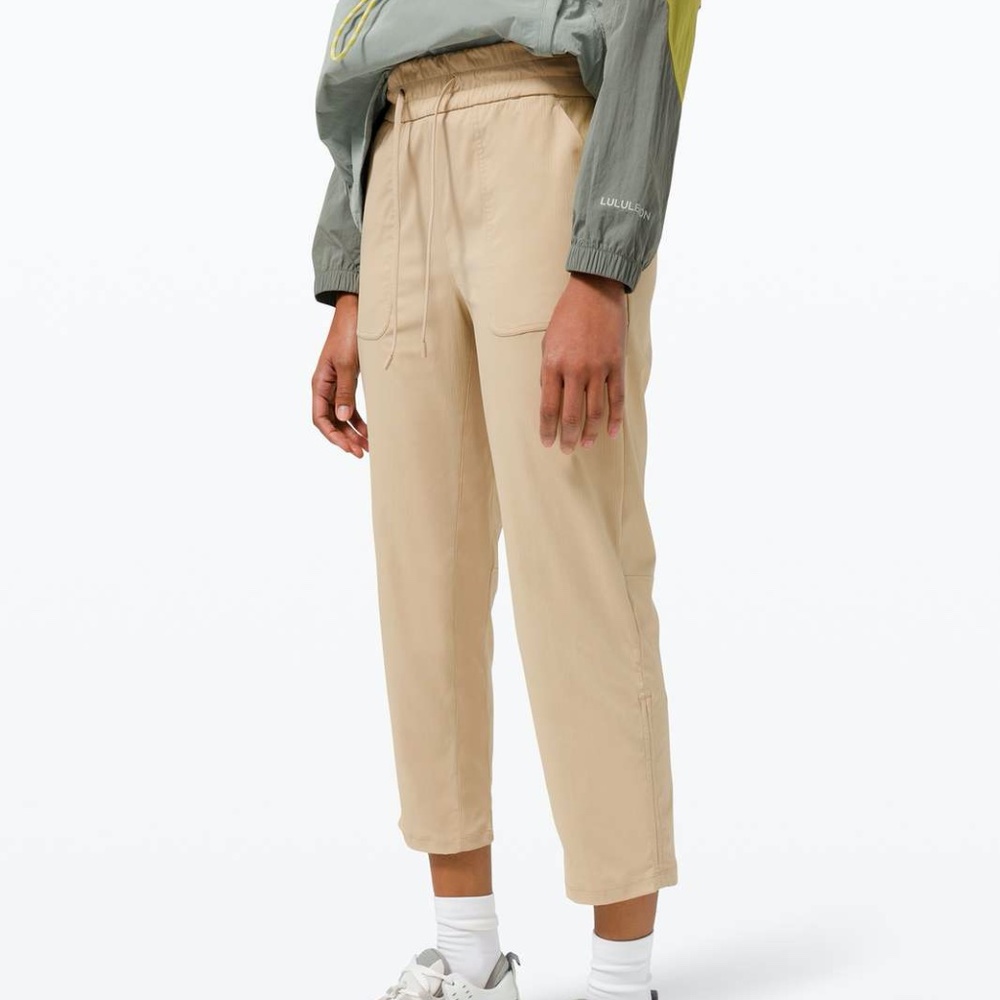 Lululemon Beyond the Studio Crop Trench (First Release) - Size 8